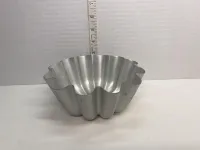 Vintage Aluminum Fluted Melon Mold - Starburst Jello & Cake Baking Pan – Image 1
