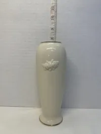 Lenox Ivory Fine Porcelain Lenox Rose Bud Vase with 24K Gold Trim - 8 Inch – Image 2