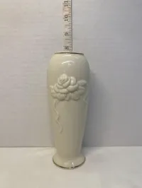 Lenox Ivory Fine Porcelain Lenox Rose Bud Vase with 24K Gold Trim - 8 Inch – Image 1