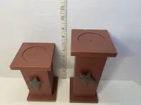 Rustic Barn Red Wooden Pillar Candle Holders with Metal Stars - Staggered Set of 2 – Image 3