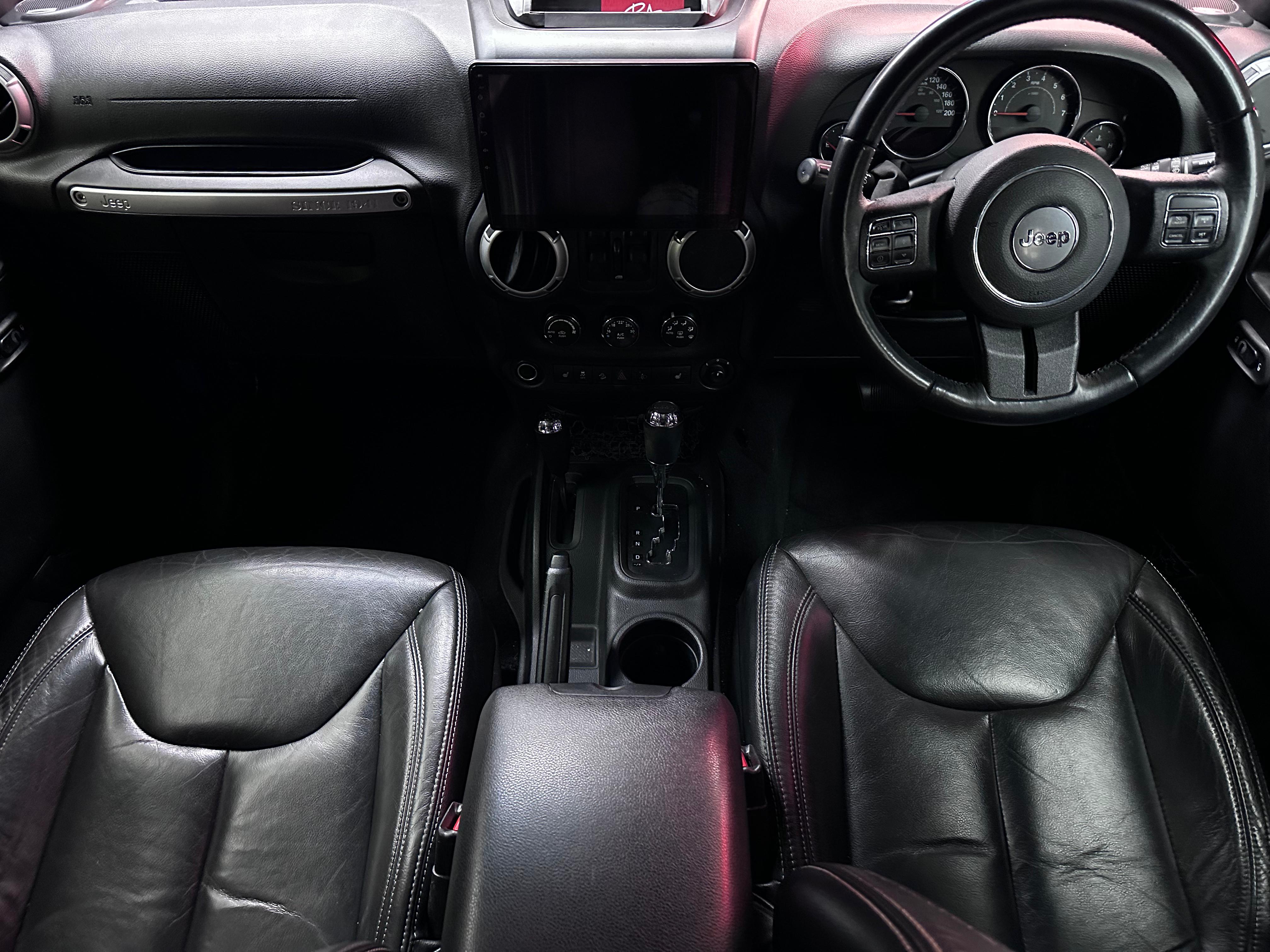 Jeep Wrangler 3.6 Unlimited Sahara A/T – Image 14
