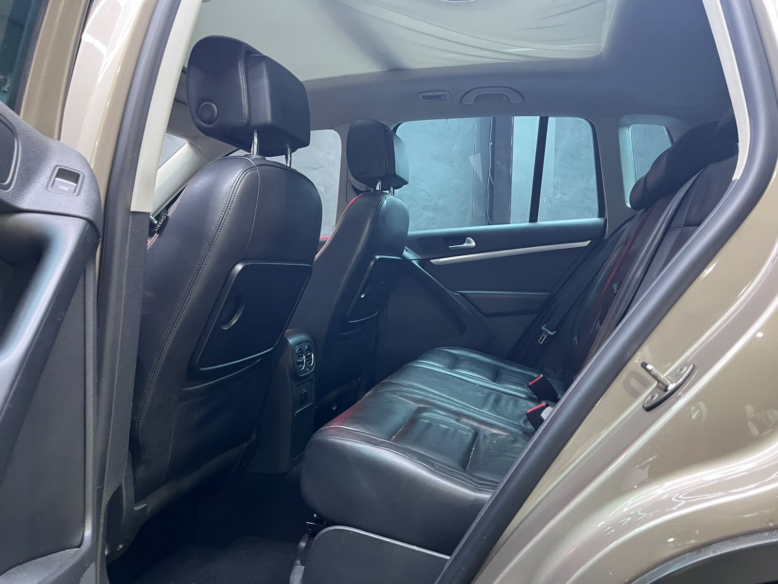 Volkswagen Tiguan 2.0 TDI Sport & Style 4Motion DSG – Image 11