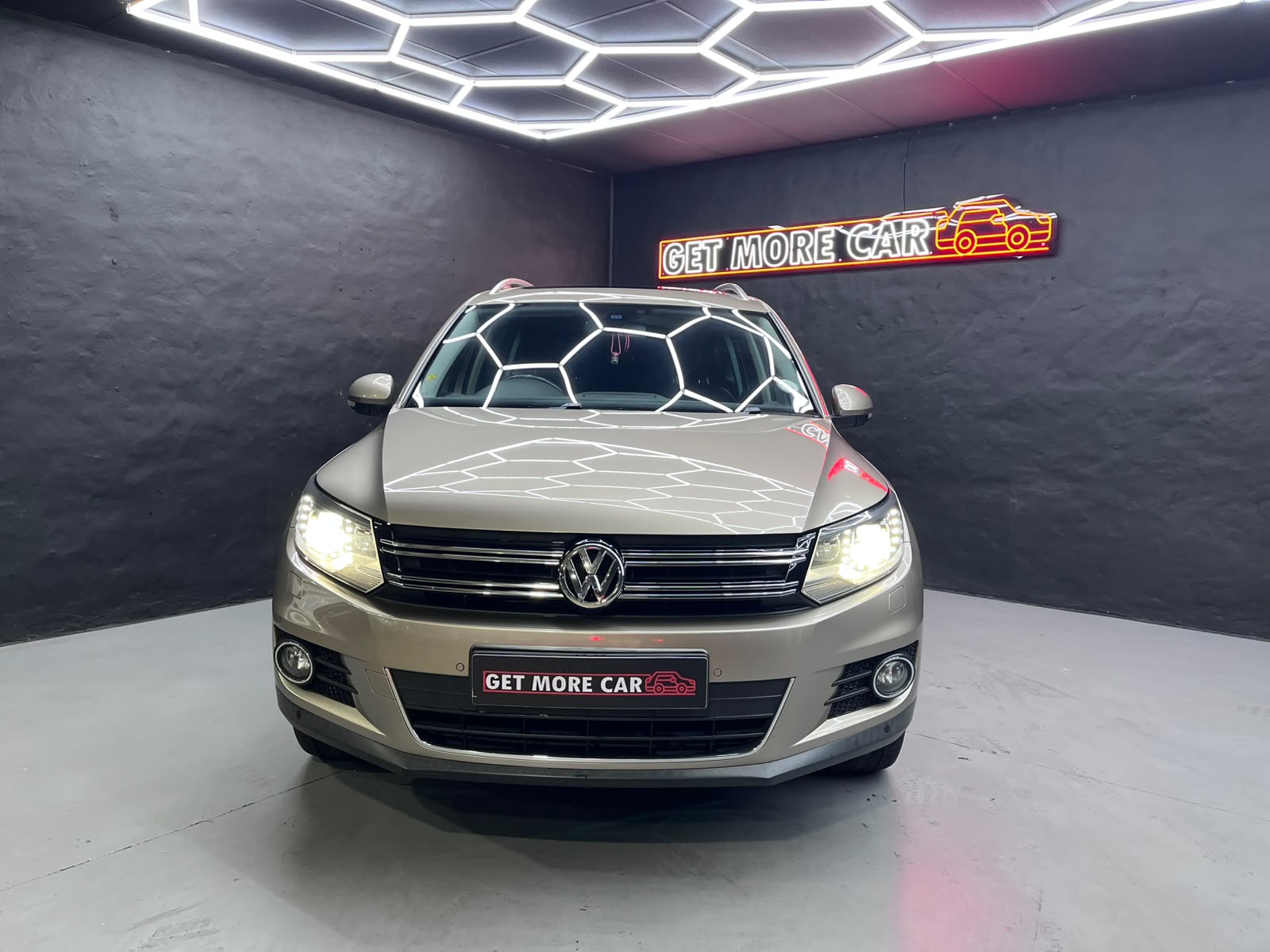 Volkswagen Tiguan 2.0 TDI Sport & Style 4Motion DSG – Image 3