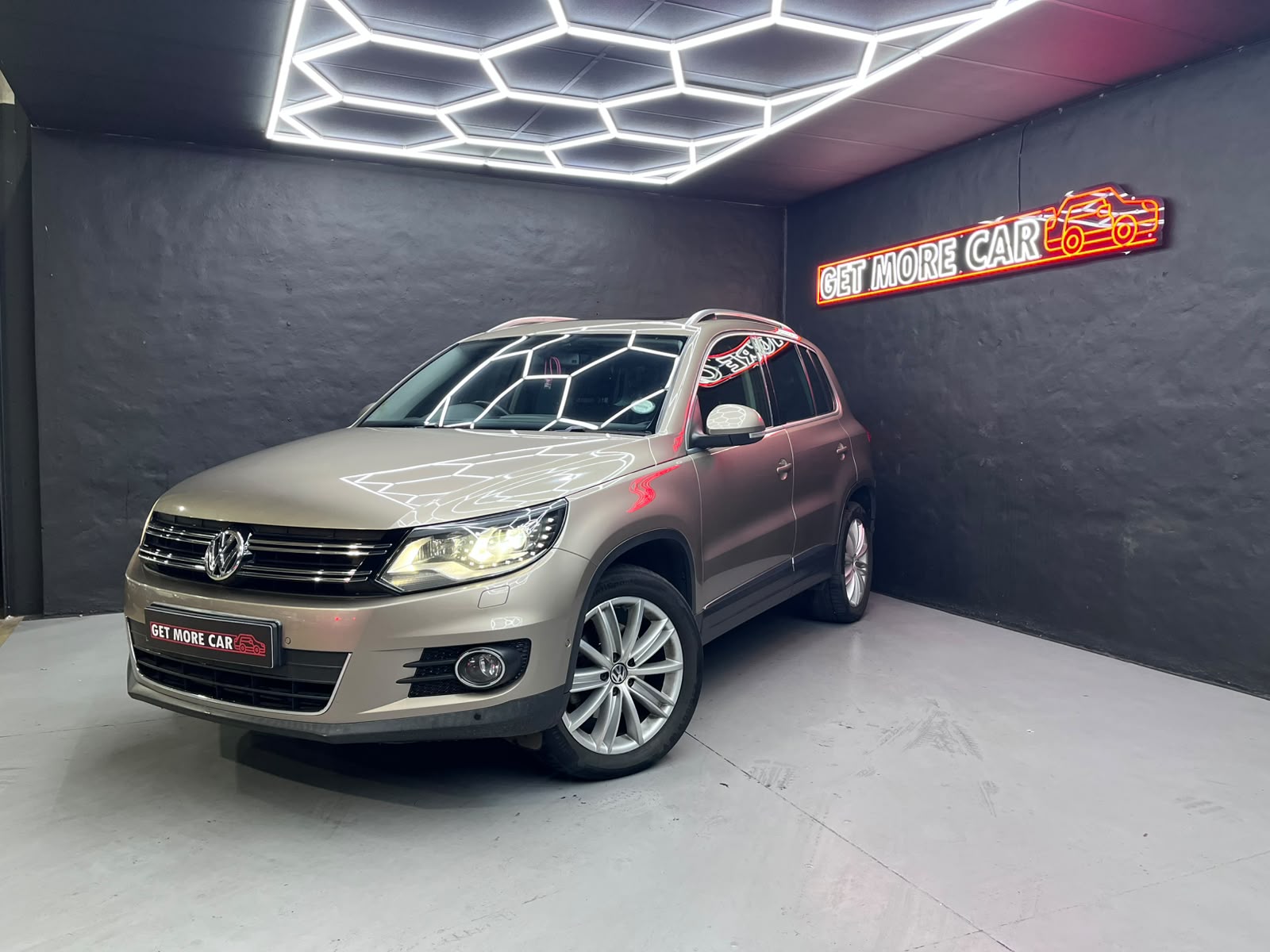 Volkswagen Tiguan 2.0 TDI Sport & Style 4Motion DSG – Image 4