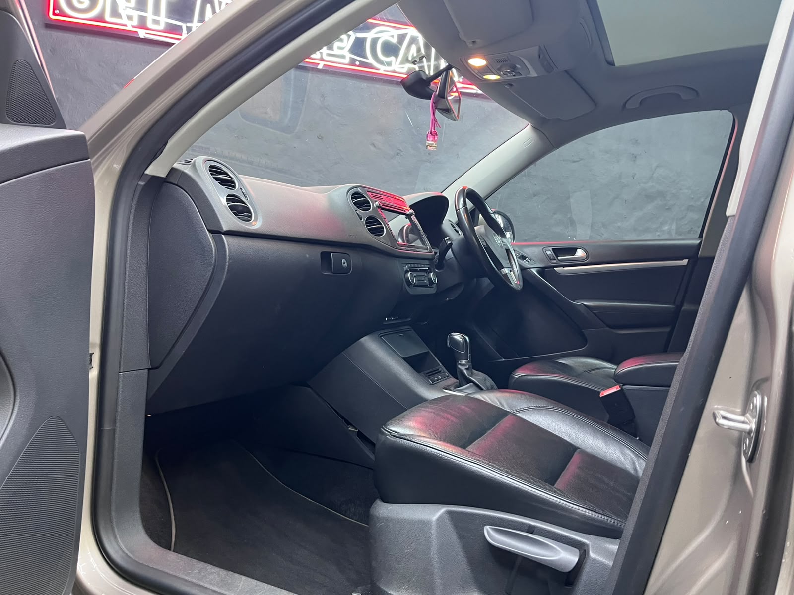 Volkswagen Tiguan 2.0 TDI Sport & Style 4Motion DSG – Image 10