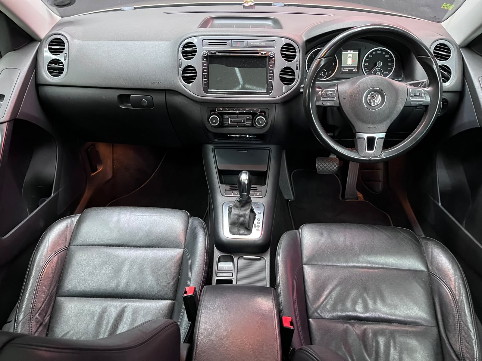 Volkswagen Tiguan 2.0 TDI Sport & Style 4Motion DSG – Image 14