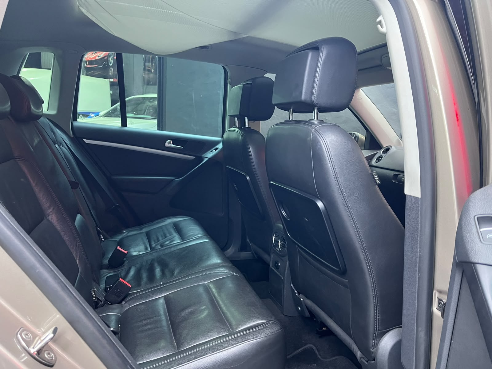 Volkswagen Tiguan 2.0 TDI Sport & Style 4Motion DSG – Image 8