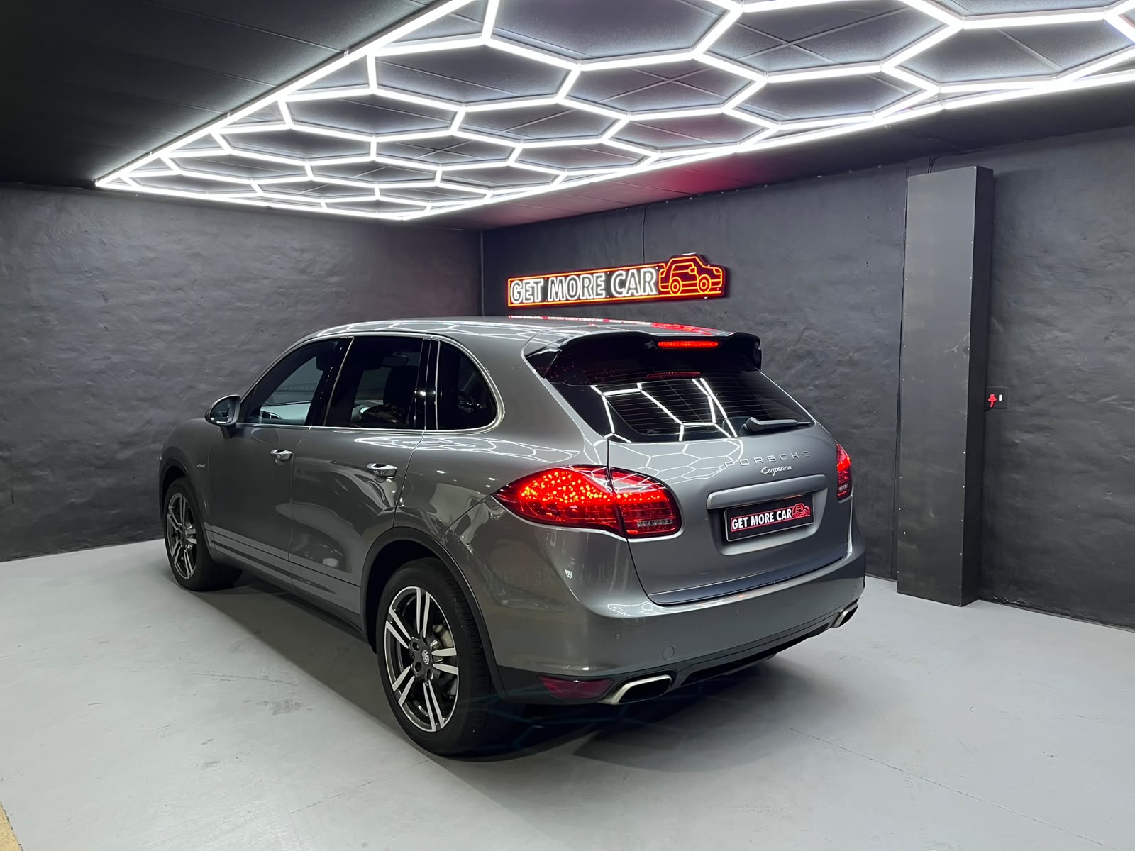 Porsche Cayenne Diesel Tiptronic (E2) – Image 2