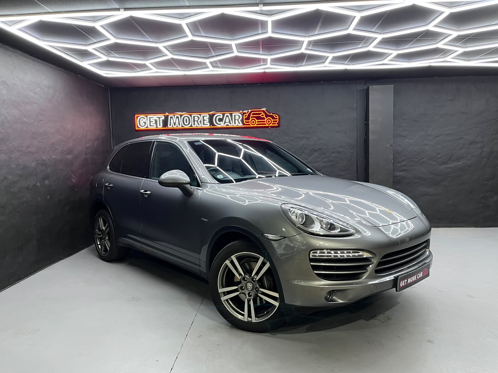 Porsche Cayenne Diesel Tiptronic (E2) – Image 3