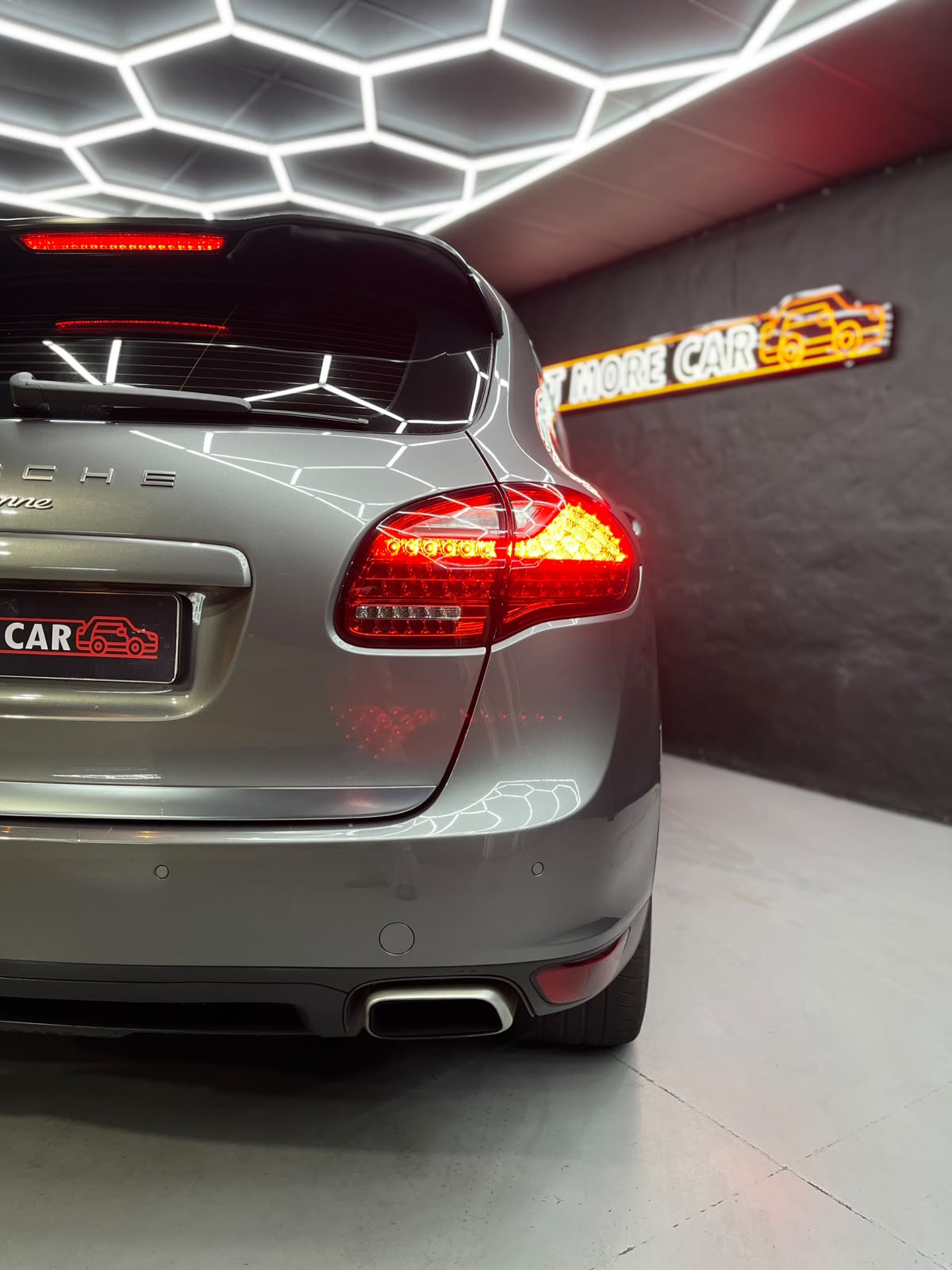 Porsche Cayenne Diesel Tiptronic (E2) – Image 10