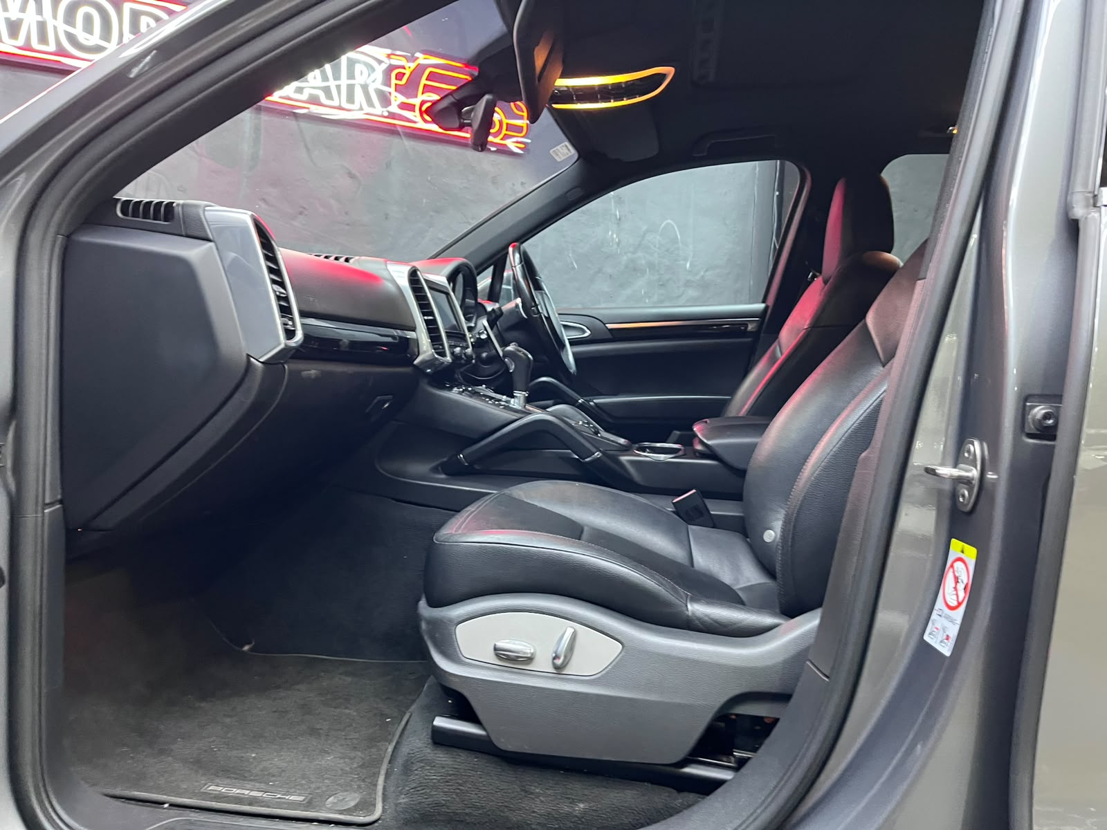 Porsche Cayenne Diesel Tiptronic (E2) – Image 13