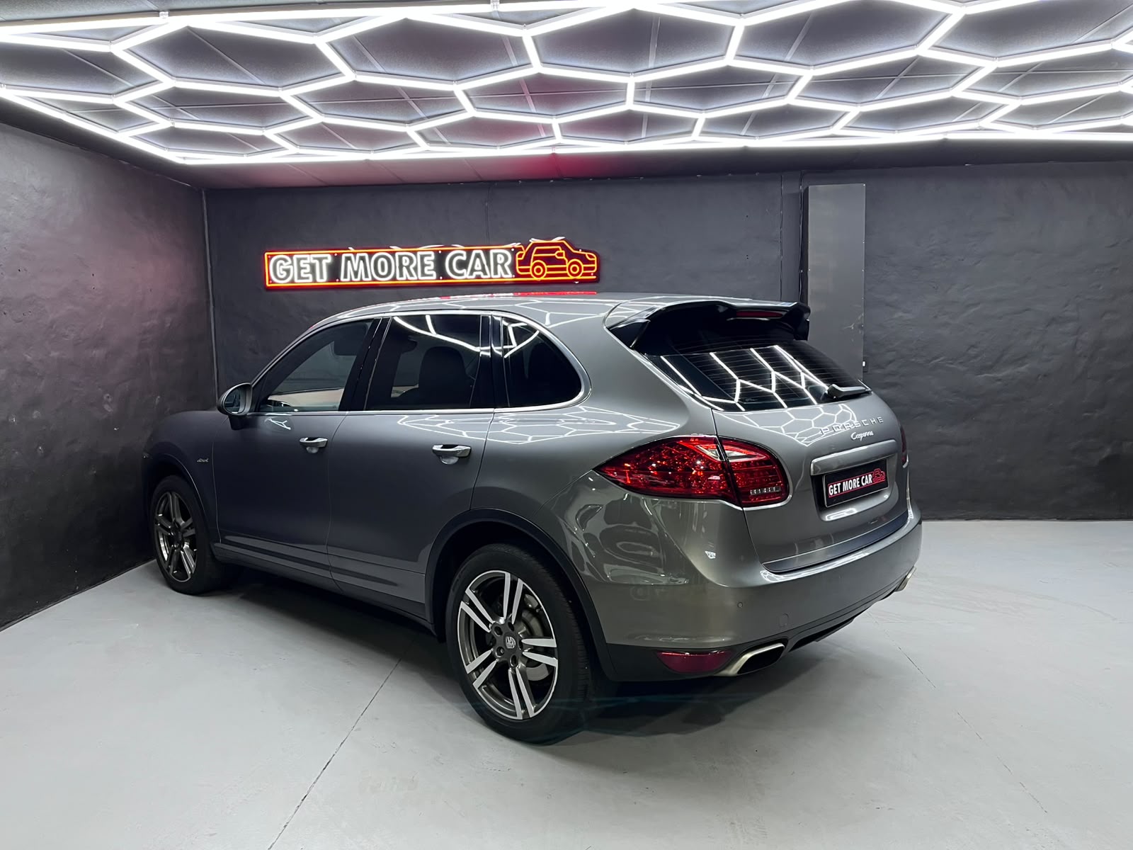 Porsche Cayenne Diesel Tiptronic (E2) – Image 6