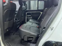 Land Rover Defender 110 D300 SE – Image 17