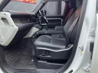Land Rover Defender 110 D300 SE – Image 16
