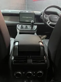 Land Rover Defender 110 D300 SE – Image 21