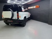 Land Rover Defender 110 D300 SE – Image 9
