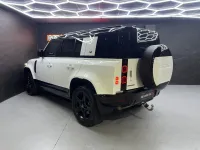 Land Rover Defender 110 D300 SE – Image 8