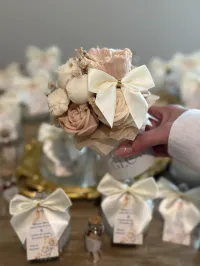 Colección Momentos que Iluminan – Set de 12 Mini Bouquets Personalizados – Imagen 3