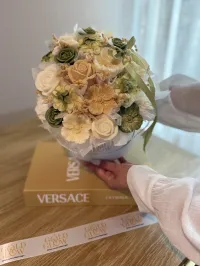Bouquet de Velas Artesanales – Verde Salvia & Marfil – Image 3