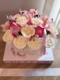 Cesta Floral de Velas Artesanales “Blush Elegance” – Image 5