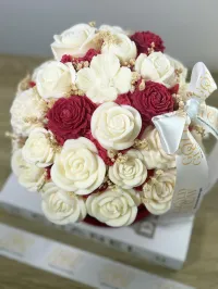 Ramo de Rosas de Cera – Burgundy Elegance – Image 2