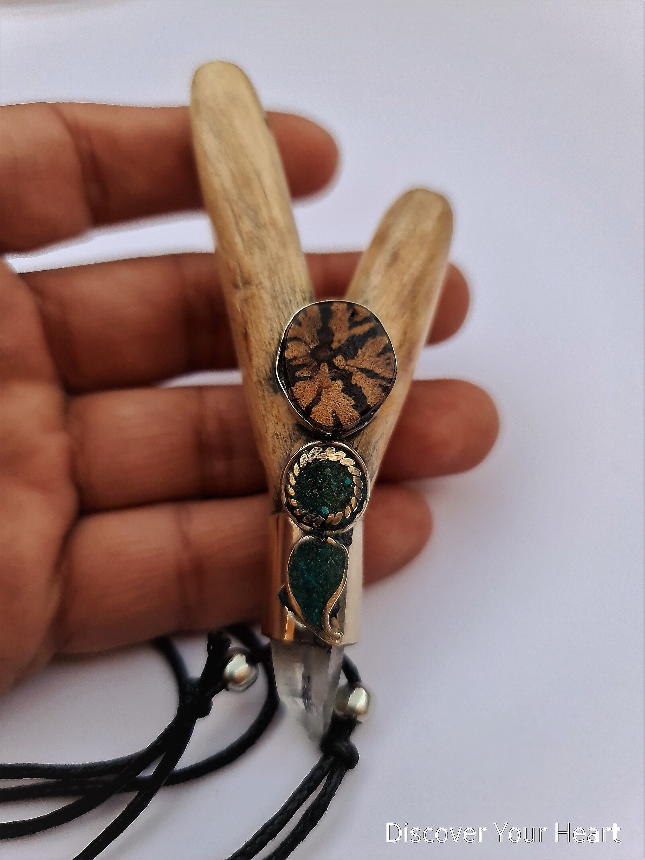 Kuripe Palo Santo Wood with quartz – Image 3