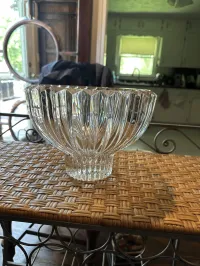 Elegant Cut Crystal Bowl with Scalloped Edges – Image 2