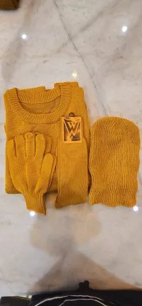 Special Winter Pack – Sweater, Beanie, Socks & Gloves Gift Set | Lotus Premium Winter Pack – Image 3