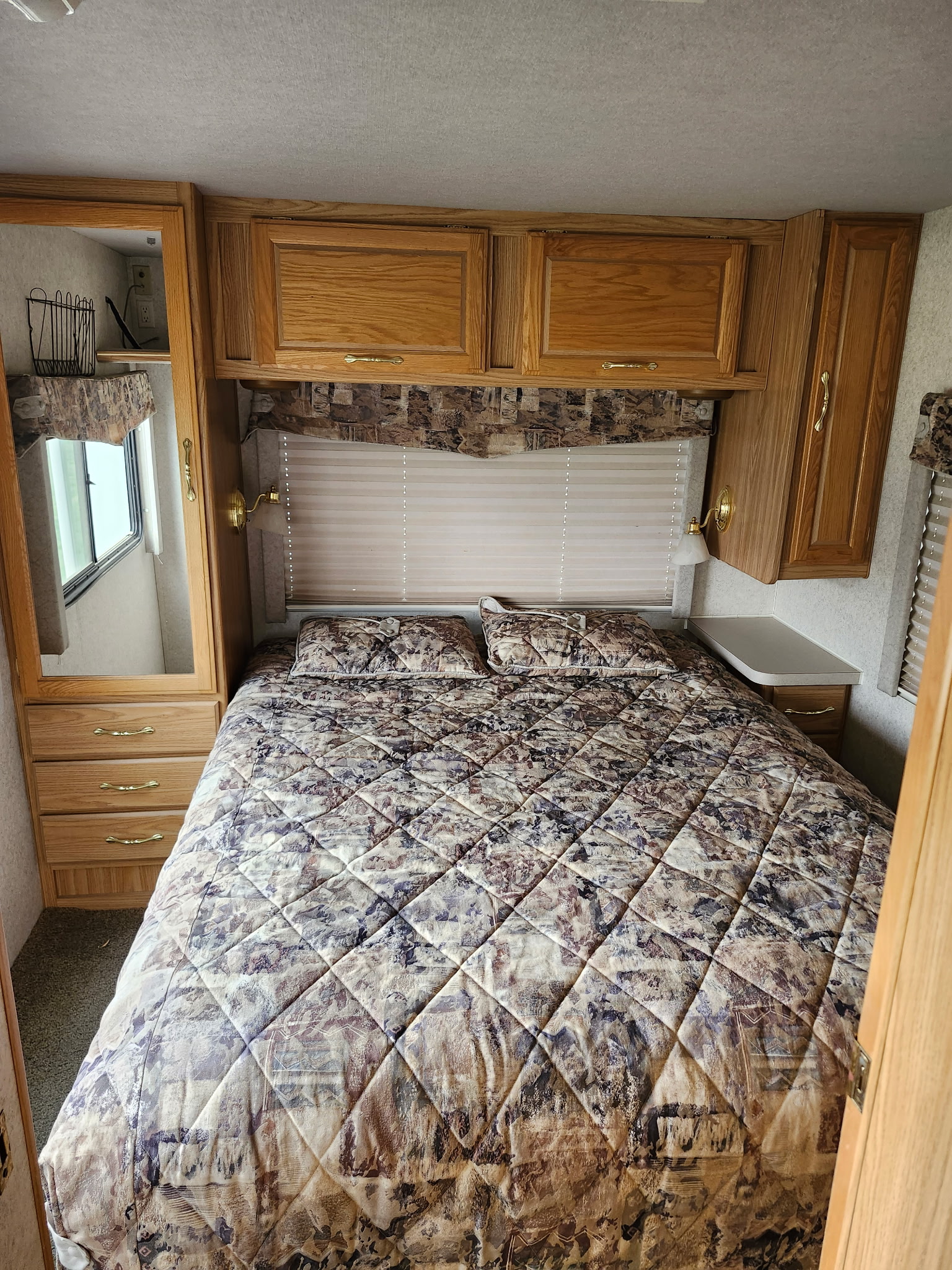2000 Fleetwood Flair 30H with Ford V10 – Image 5