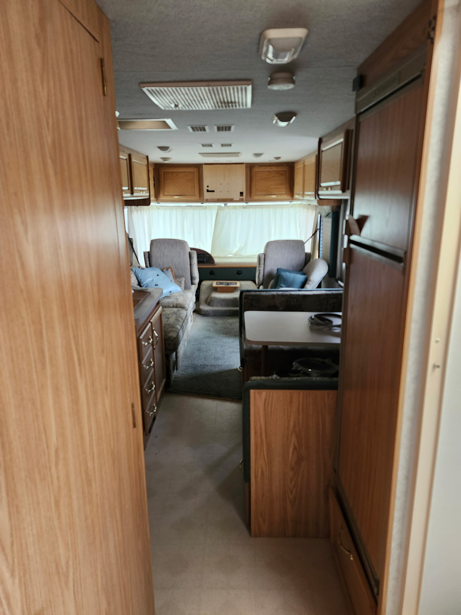 2000 Fleetwood Flair 30H with Ford V10 – Image 6