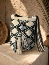 Mochila Wayuu Oliva del Desierto – Image 2