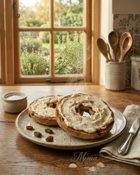 Cinnamon & Raisin Bagel – Image 1