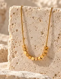 The Carré Necklace – Image 1