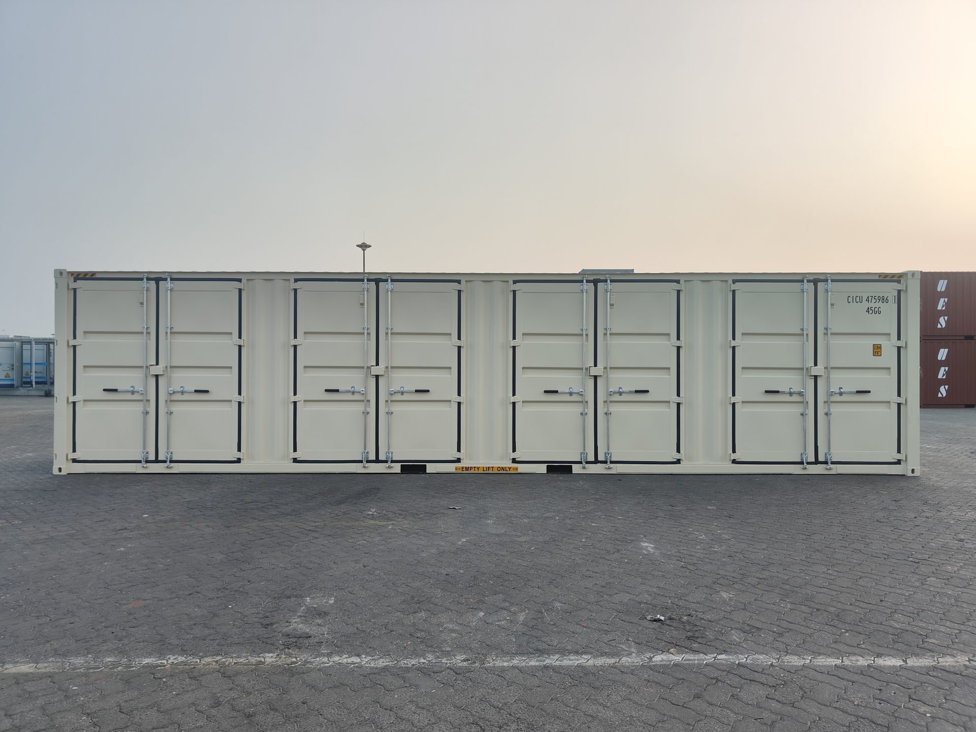 40 ft High Cube - Halifax – Beige | RAL 1015, Open Side 4-Door
