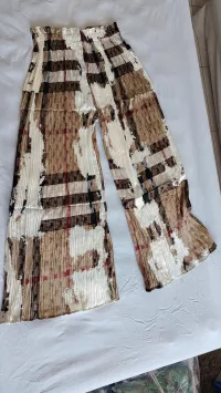 Beige Abstract Check Silk Top & Pleated Pants Set – Image 4
