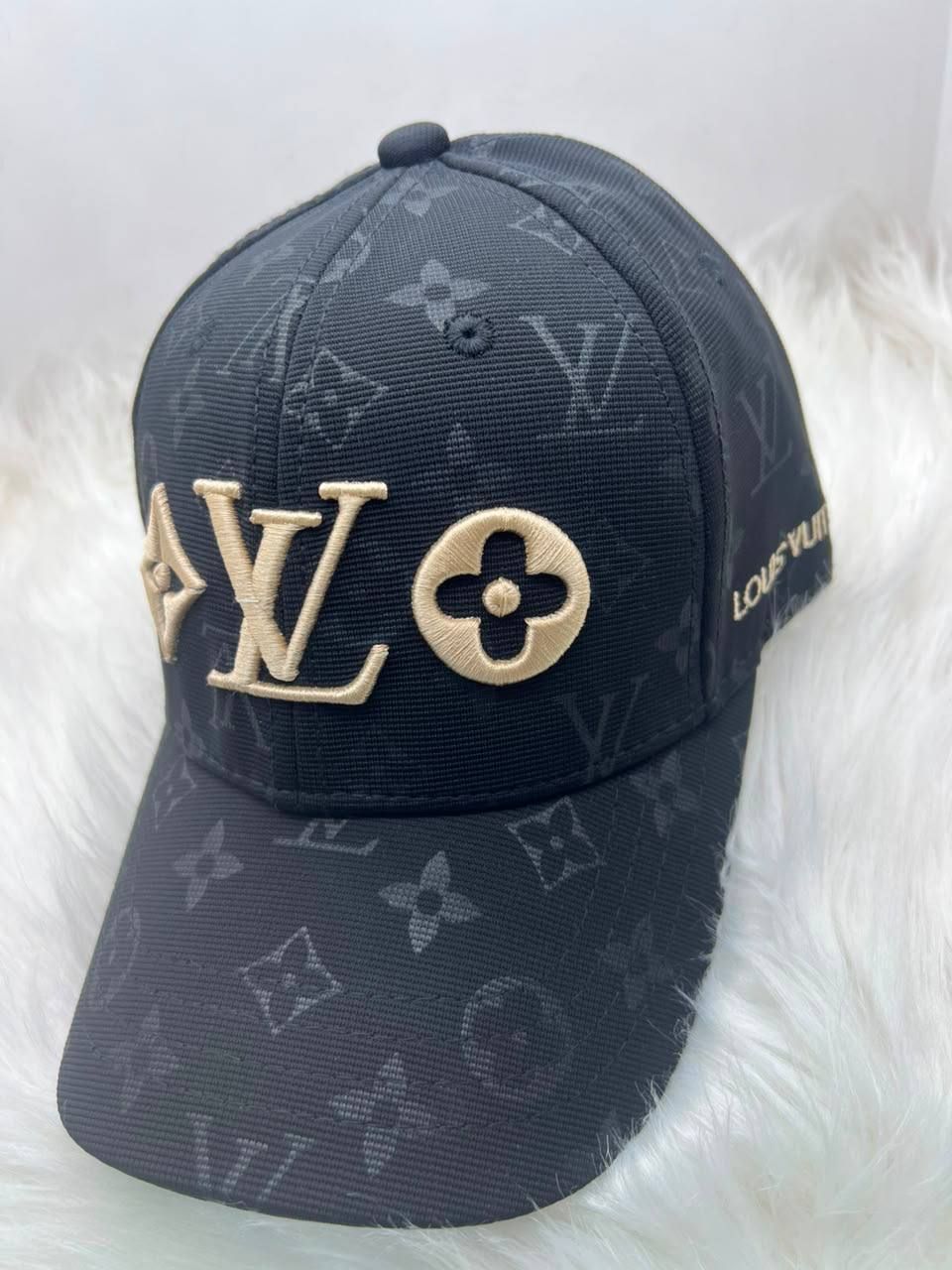 ​كاب "Louis Vuitton" الفاخر – أيقونة الأناقة العصرية بجودة (كوبي ون) | D-A47 – Image 1