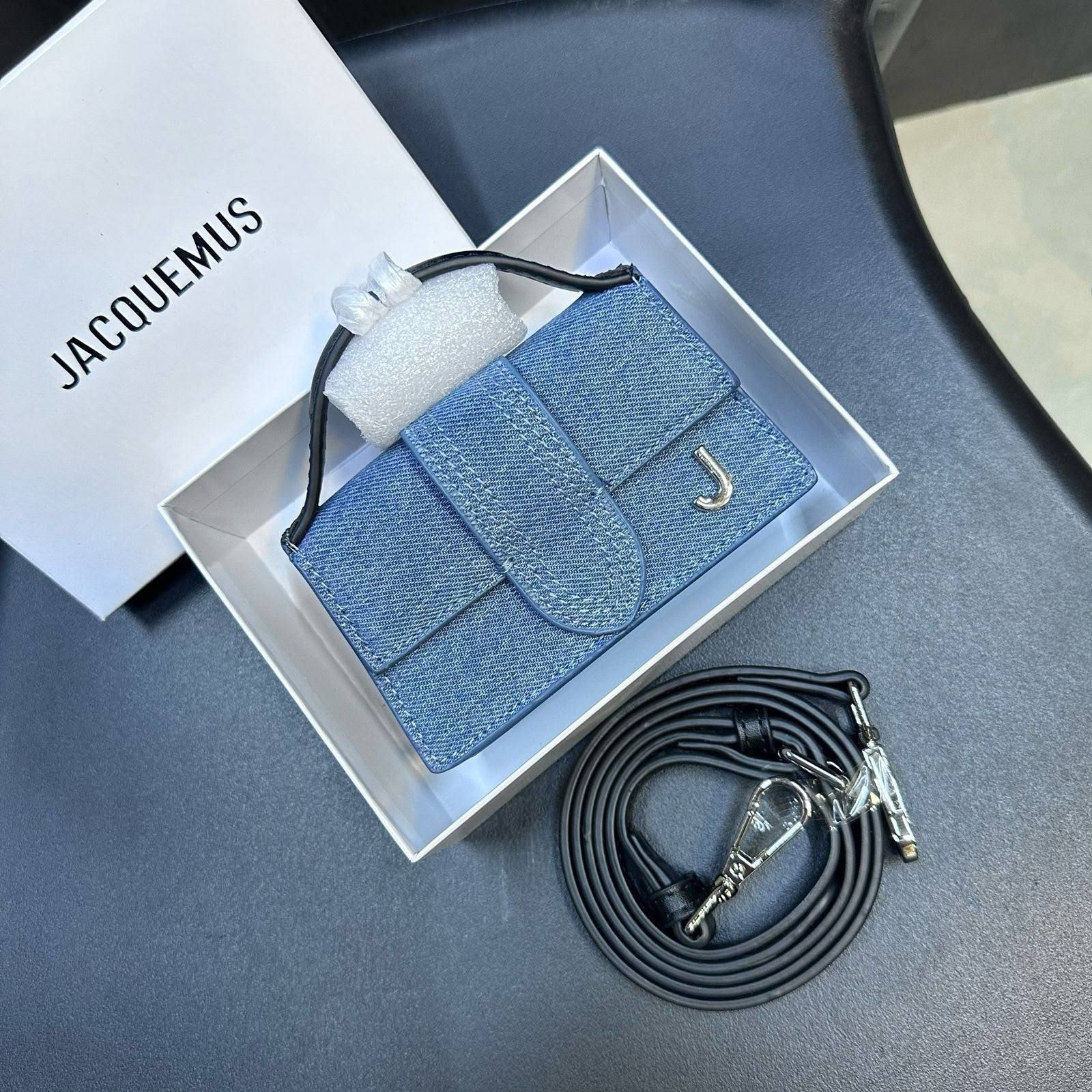 Jacquemus Micro Crossbody Bag – The Ultimate High-Fashion Trend | D-E23 – Image 1