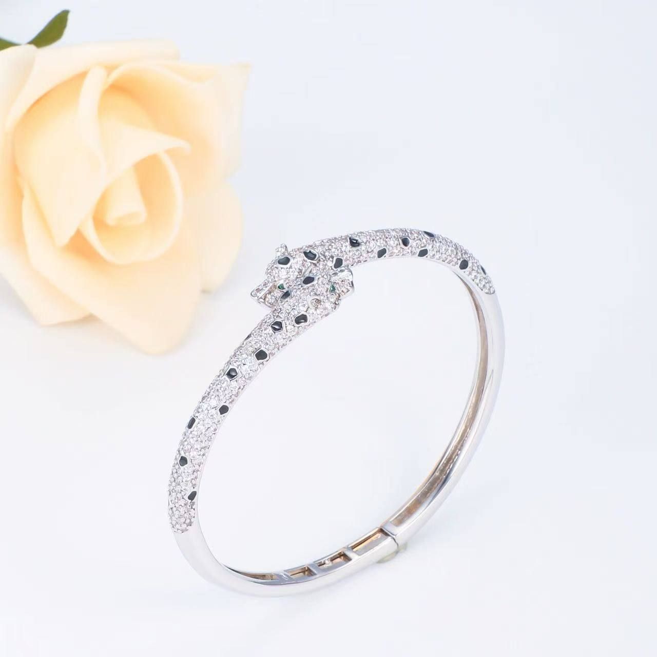 Luxury Cartier Panthère Bangle – Premium High Copy | D-E26 – Image 2
