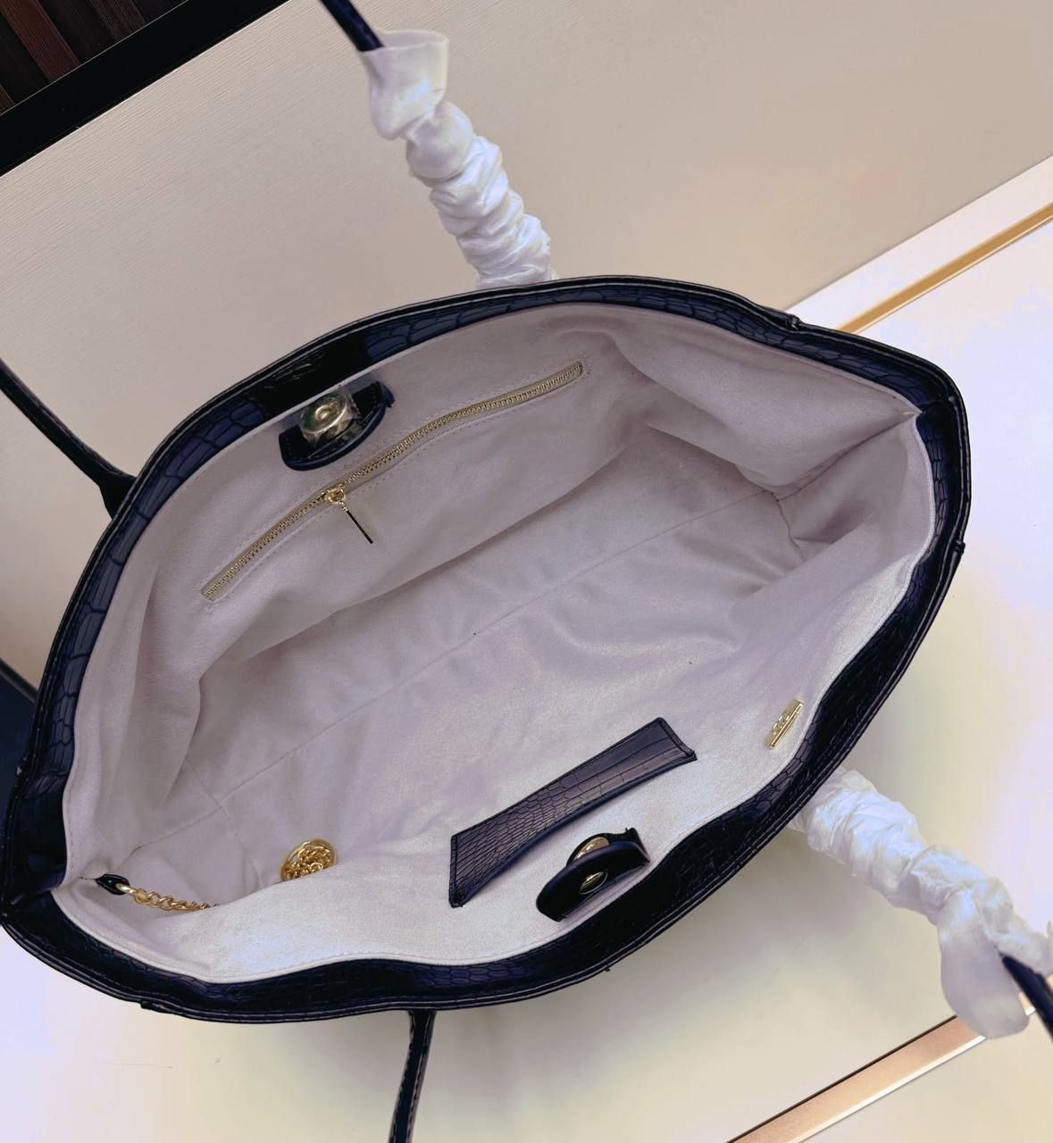 Chanel Luxury Designer Handbag High Master | Elegant Bags UAE | D-E56 – Image 16