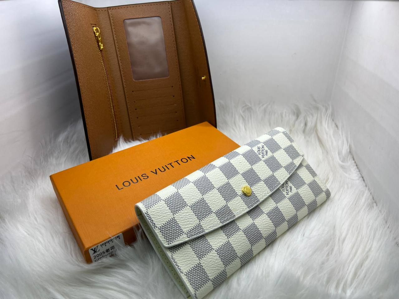 Louis Vuitton Inspired Long Wallet (Master Copy) - Classic Monogram Canvas with Red Button Accent | D-E43 – Image 5