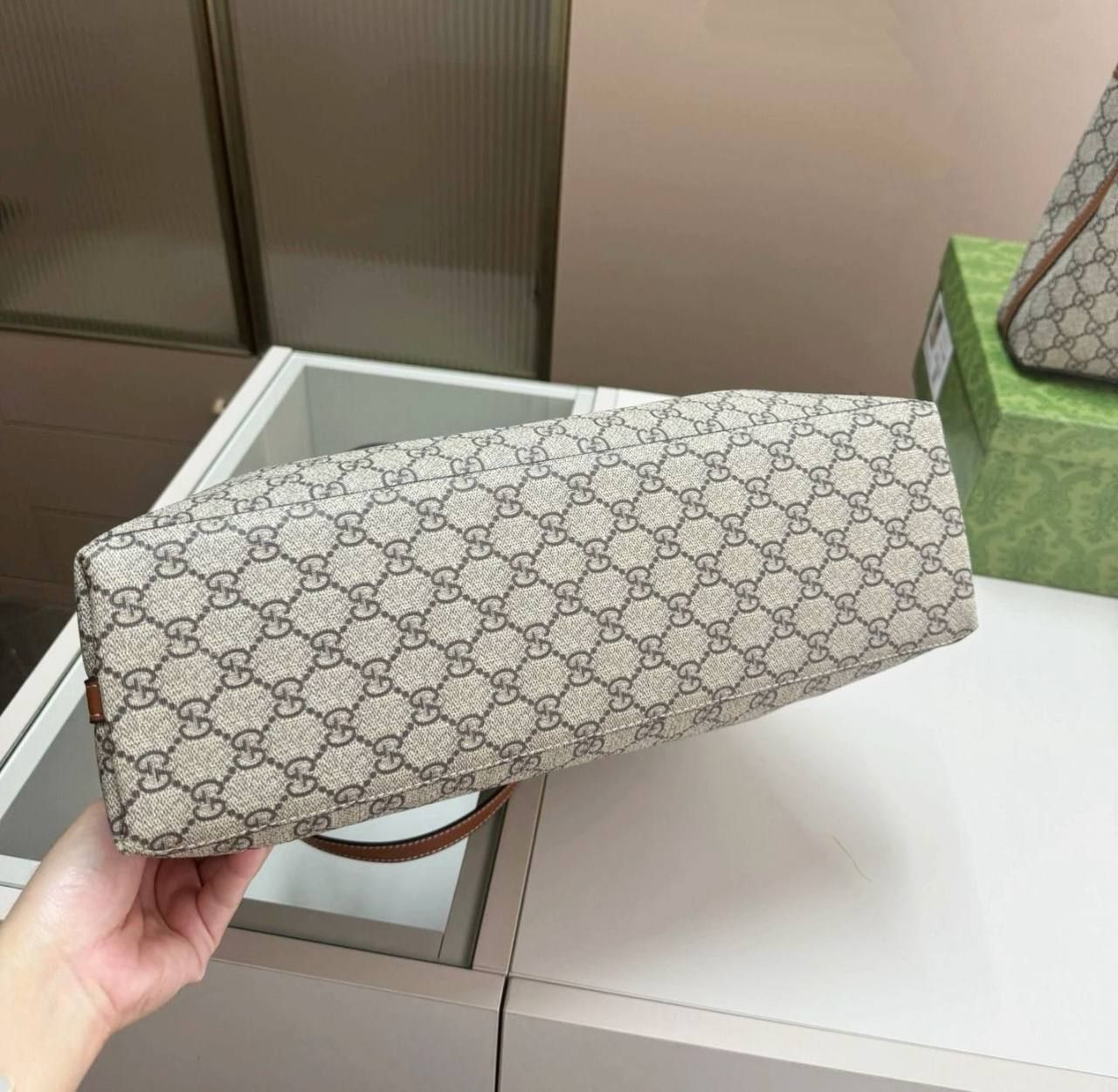 حقيبة توت كلاسيكية فاخرة بنقشة المونوغرام – أناقة خارجية وتصميم داخلي مذهل | D-A15 – Image 7