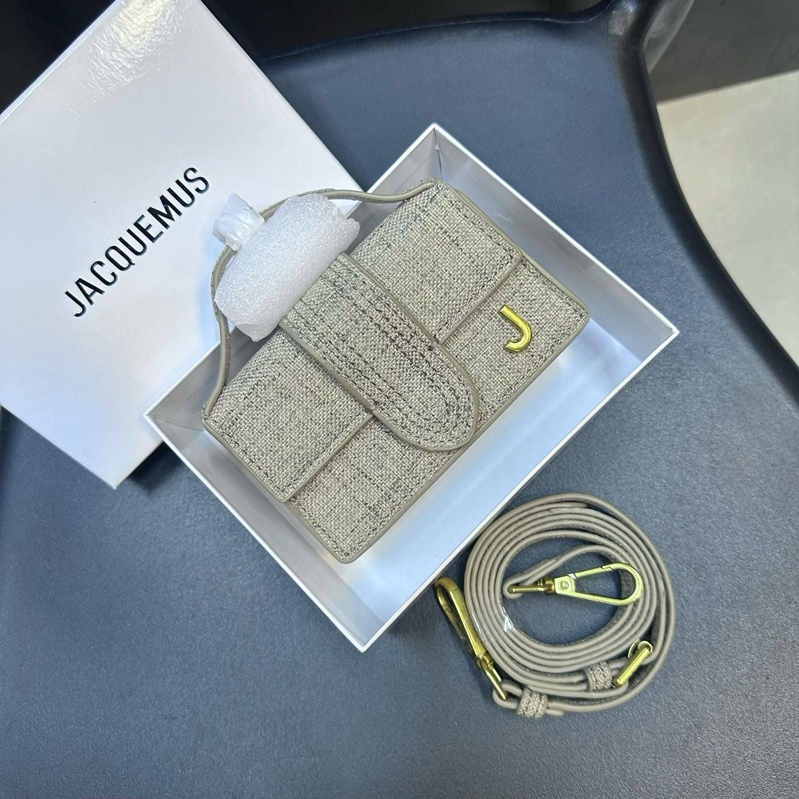 Jacquemus Micro Crossbody Bag – The Ultimate High-Fashion Trend | D-E23 – Image 4