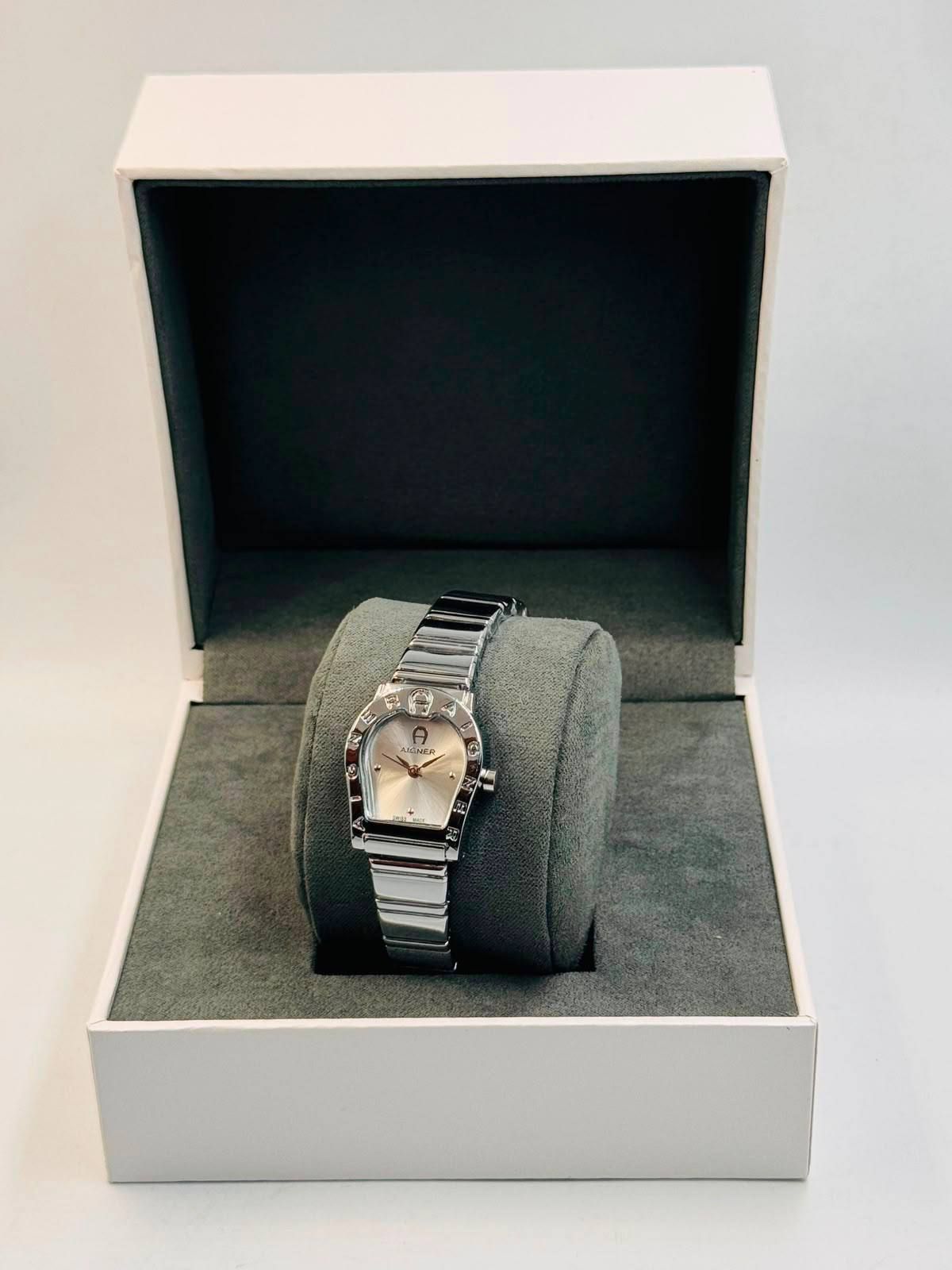 Aigner-Inspired Iconic Horseshoe Luxury Watch with Emerald Green Dial (Premium Quality) | D-E13 – Image 10