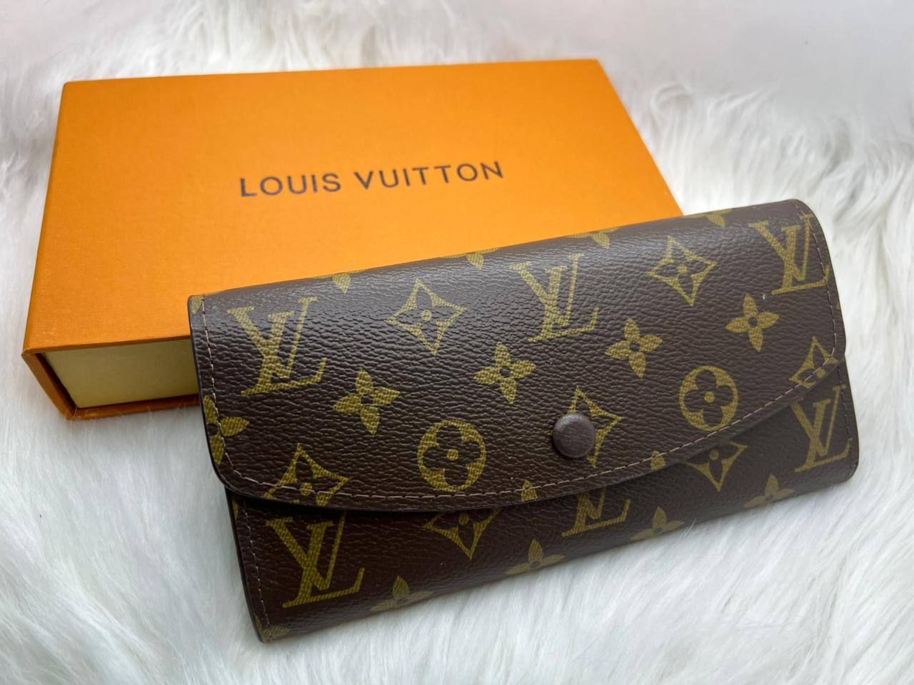 Louis Vuitton Inspired Long Wallet (Master Copy) - Classic Monogram Canvas with Red Button Accent | D-E43 – Image 6