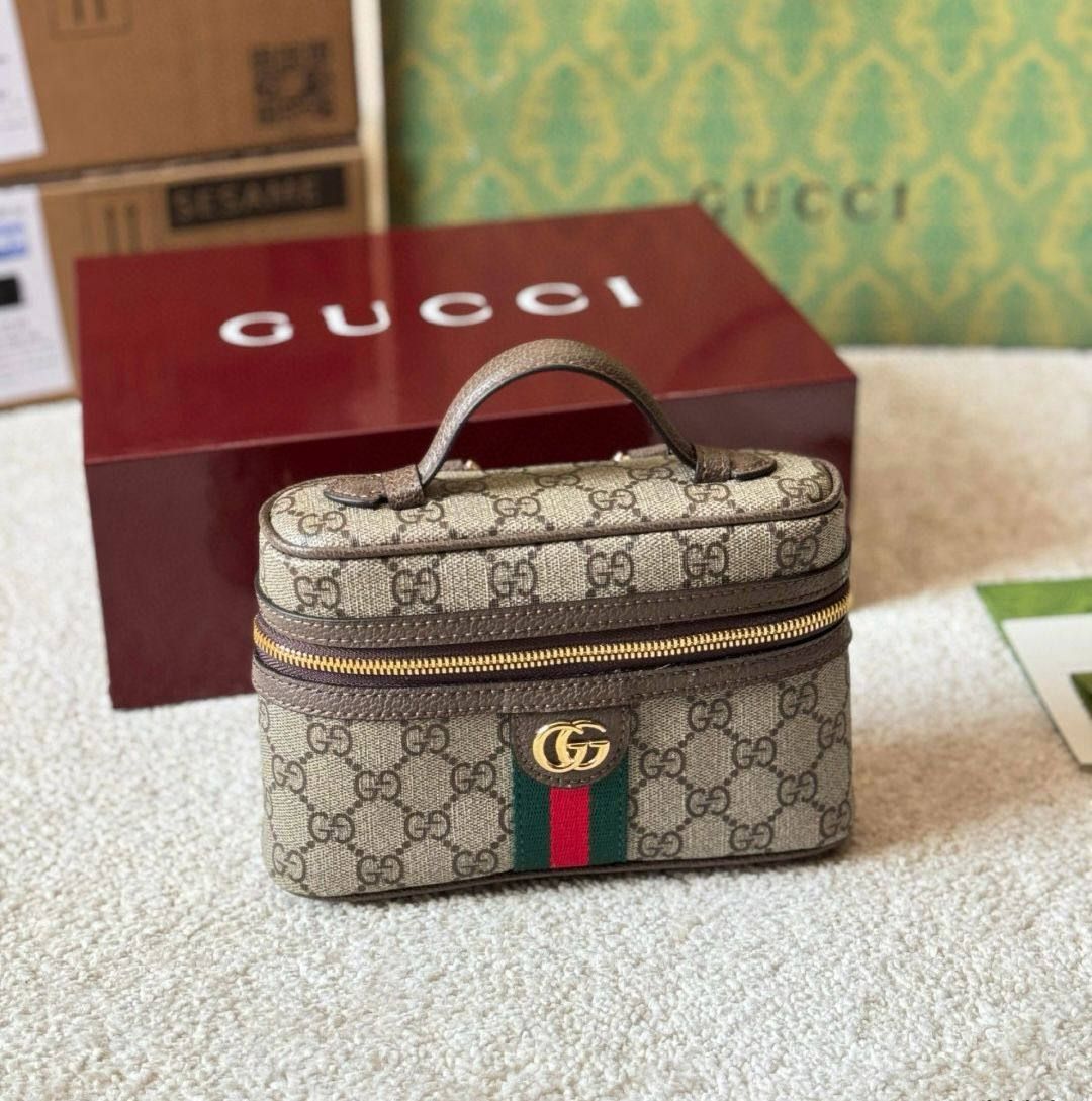 Classic GG Monogram Vanity Case & Cosmetic Bag – Premium Luxury Makeup Organizer | D-E15 – Image 3