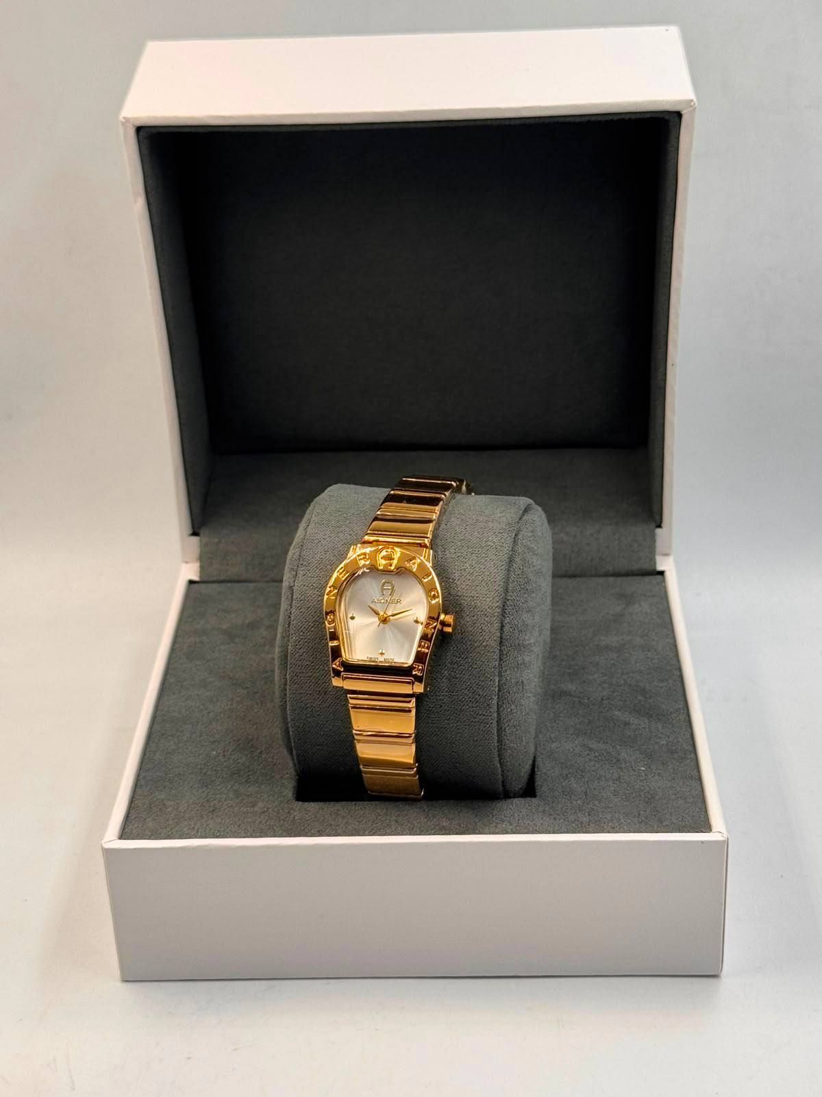 Aigner-Inspired Iconic Horseshoe Luxury Watch with Emerald Green Dial (Premium Quality) | D-E13 – Image 6