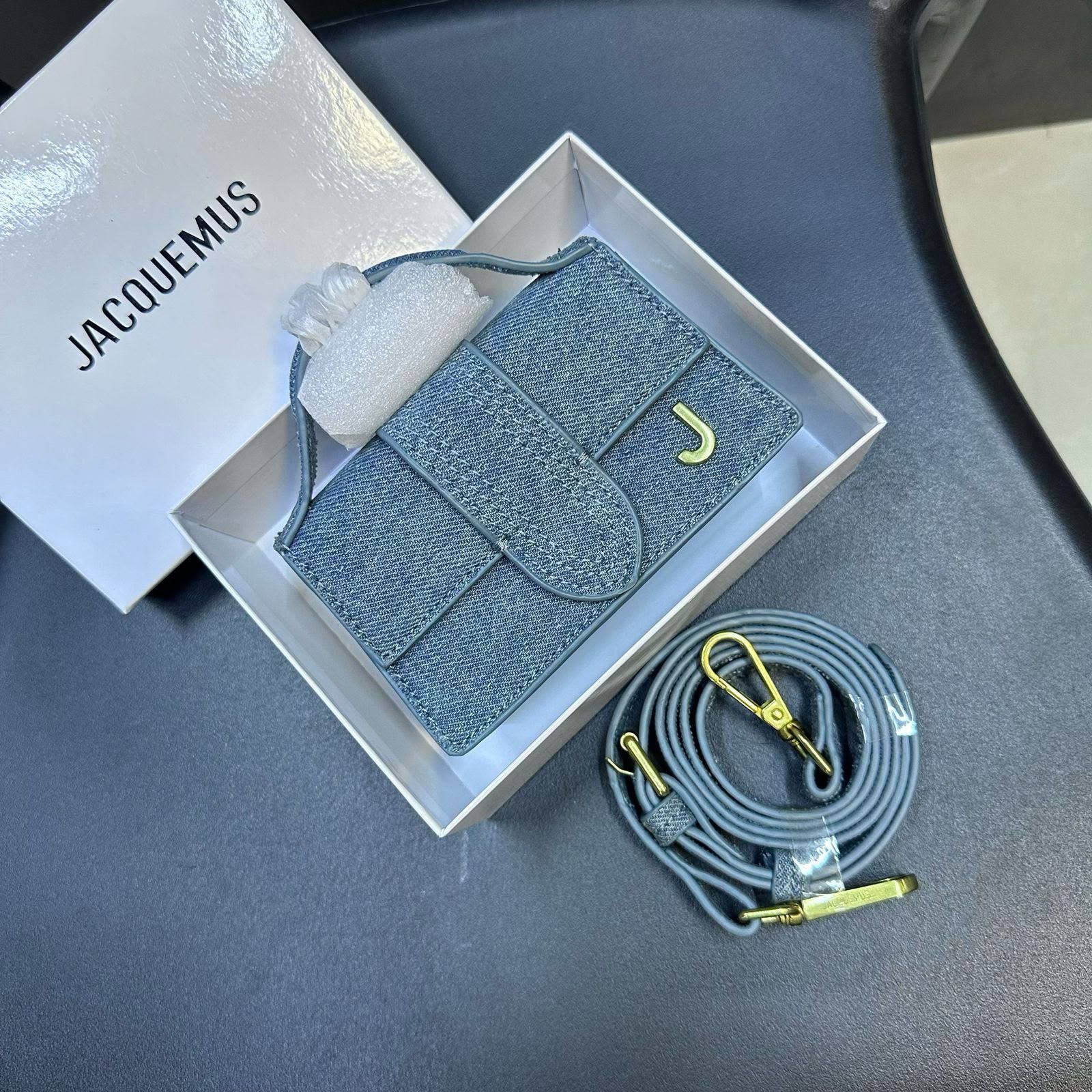 Jacquemus Micro Crossbody Bag – The Ultimate High-Fashion Trend | D-E23 – Image 5