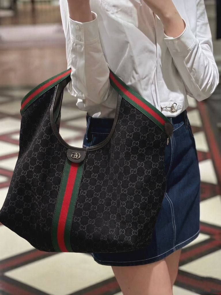 طقم حقيبة كتف مونوغرام فاخرة مع محفظة صغيرة – الأناقة الانسيابية والعملية اليومية | D-A15 – Image 3