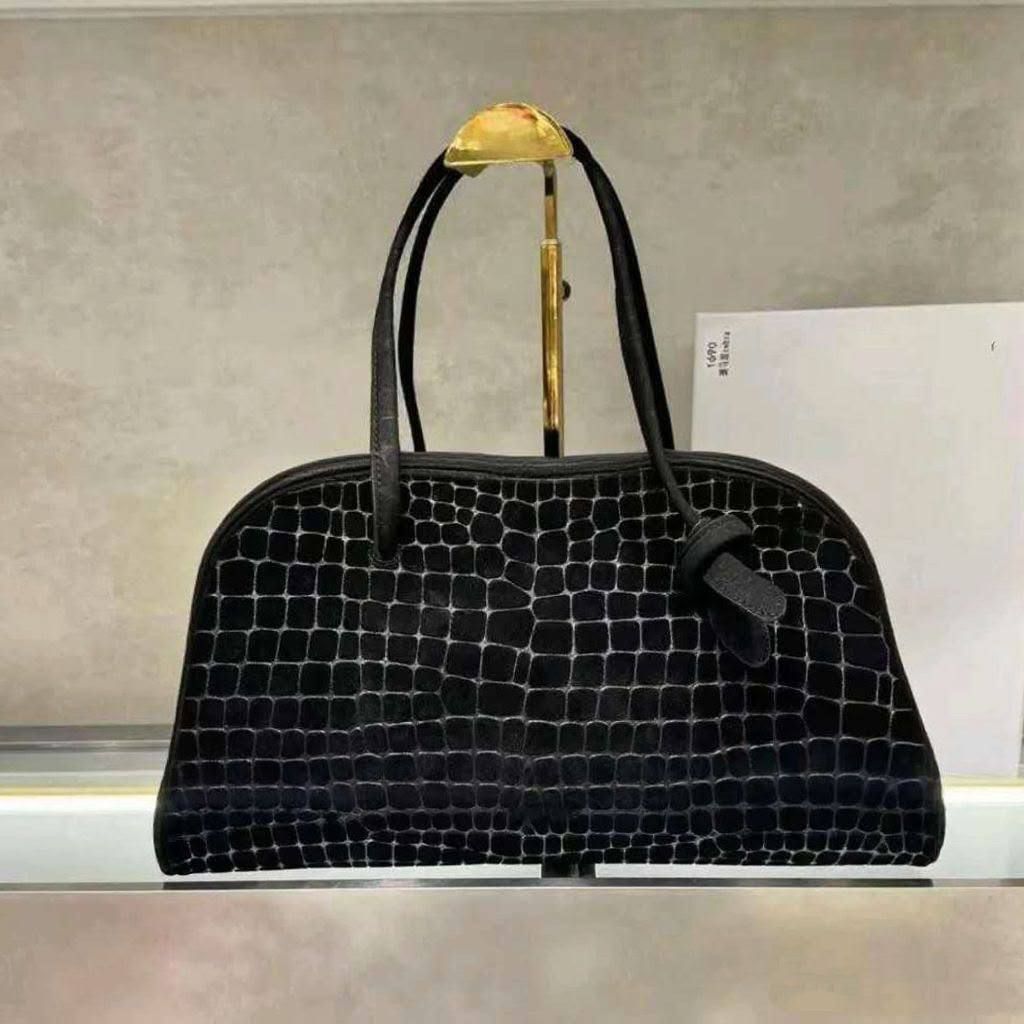 Jacquemus Luxury Handbag | Modern & Stylish Design | UAE | D-E56 – Image 4