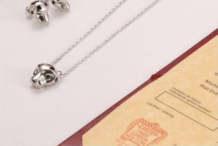 تألقي بأفخم سلسال كارتييه بانثير (النمر) هاي ماستر المتوفر بلونين ذهبي وفضي في الإمارات | D-A26 – Image 2